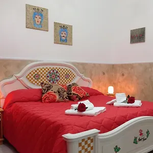 Mary - Casa Taormina